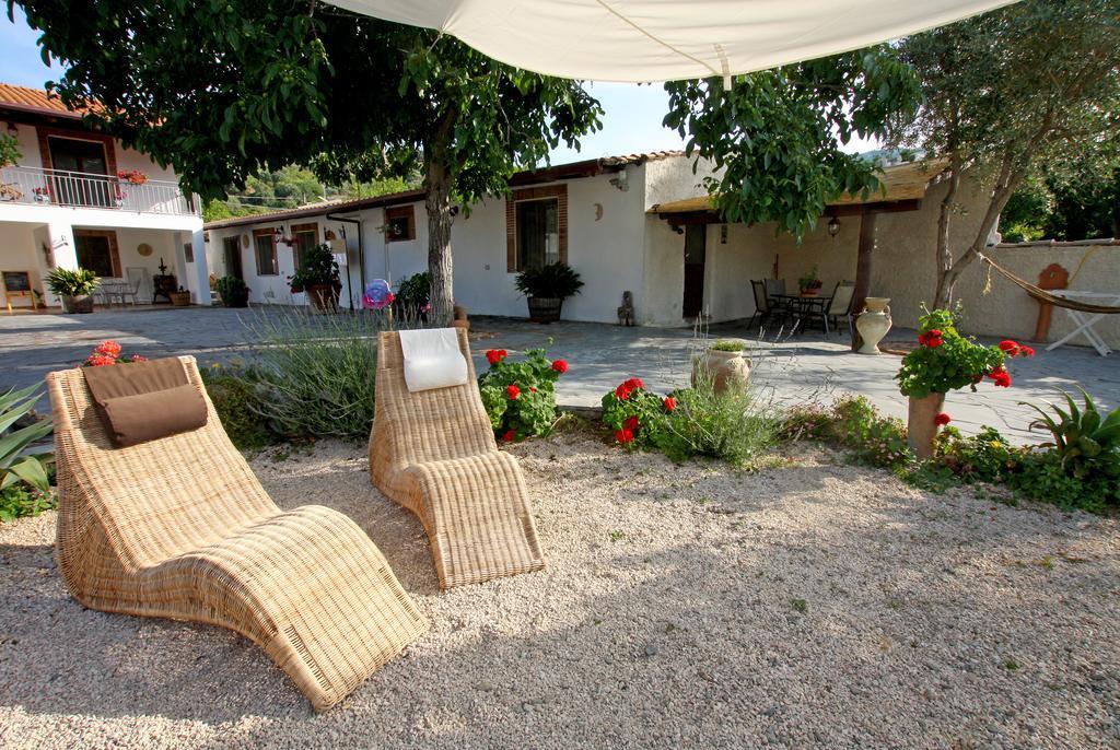 Casa Vacanze Borgo Borghese SantʼAlessio Siculo Exteriör bild
