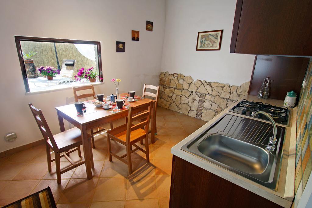 Casa Vacanze Borgo Borghese SantʼAlessio Siculo Rum bild